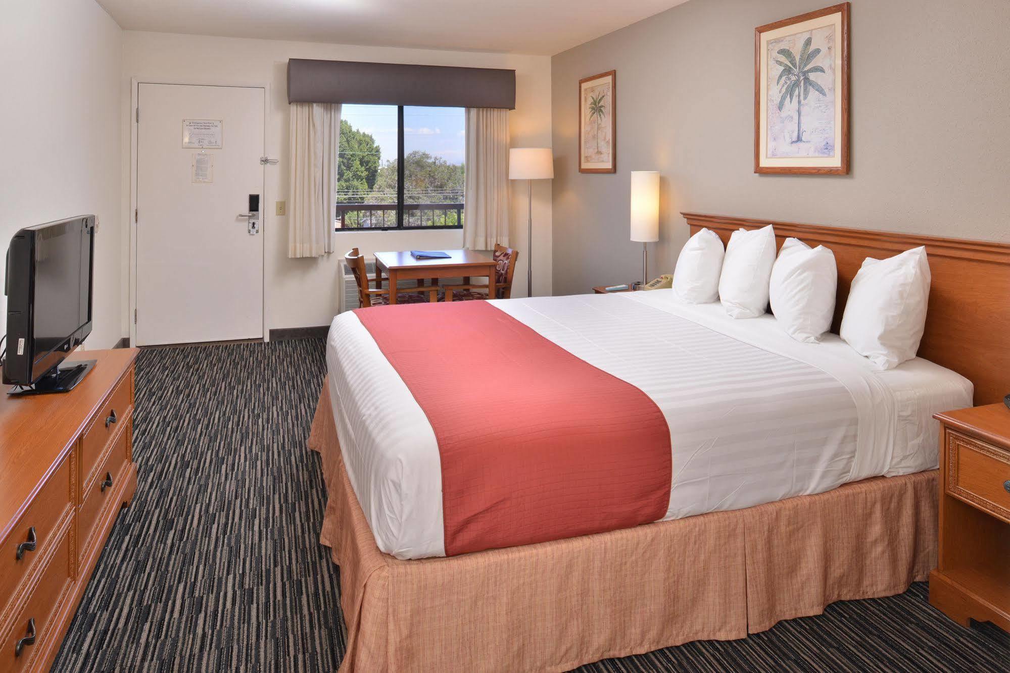 Pleasant Hotel 3*